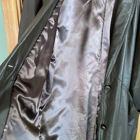Women’s long brown leather coat. - Picture 10 of 11